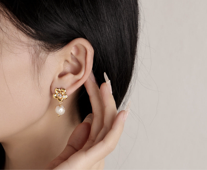Flower freshwater pearls earrings