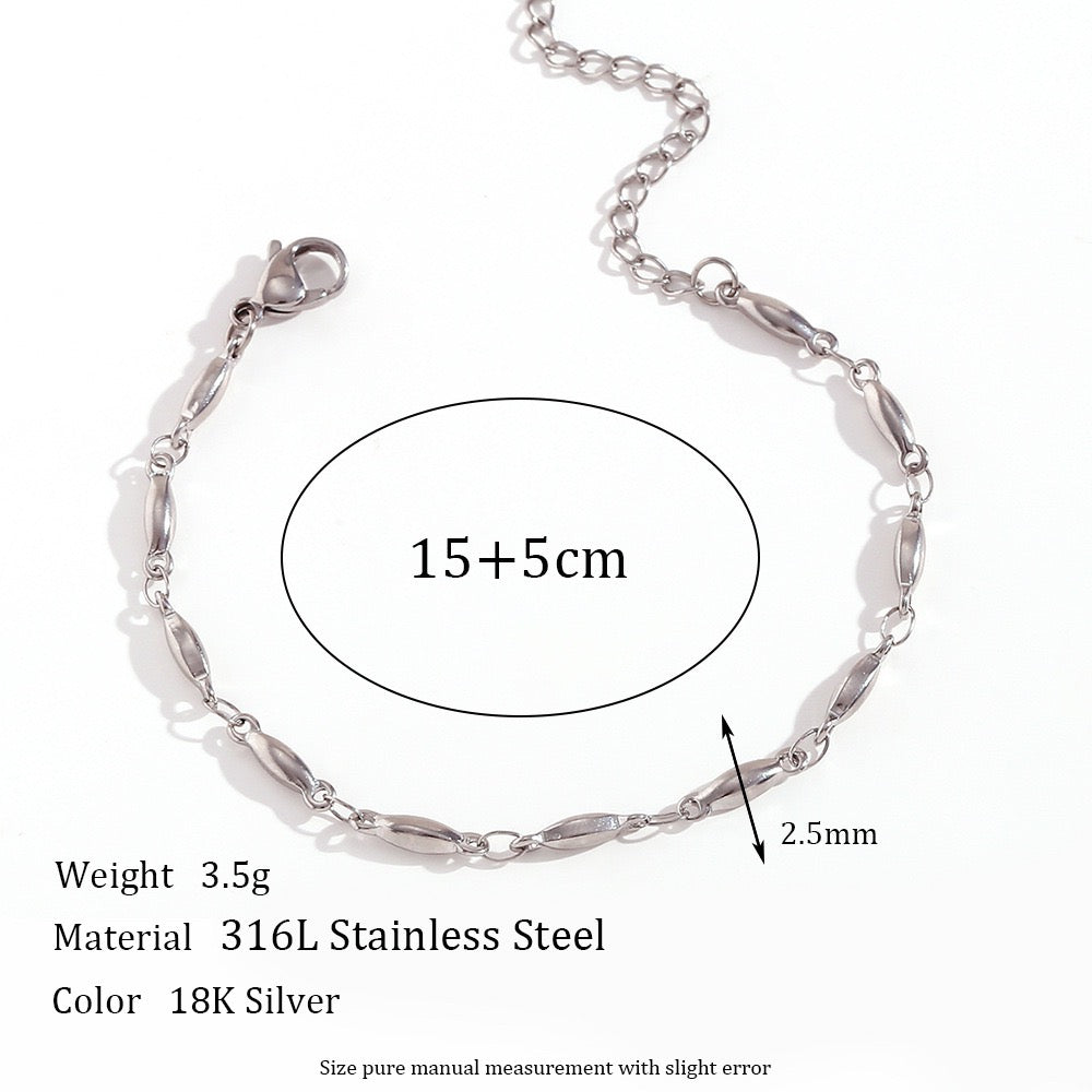 Daliah dainty chains set