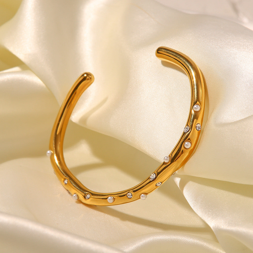 Joey Pearl Shinning open bangle