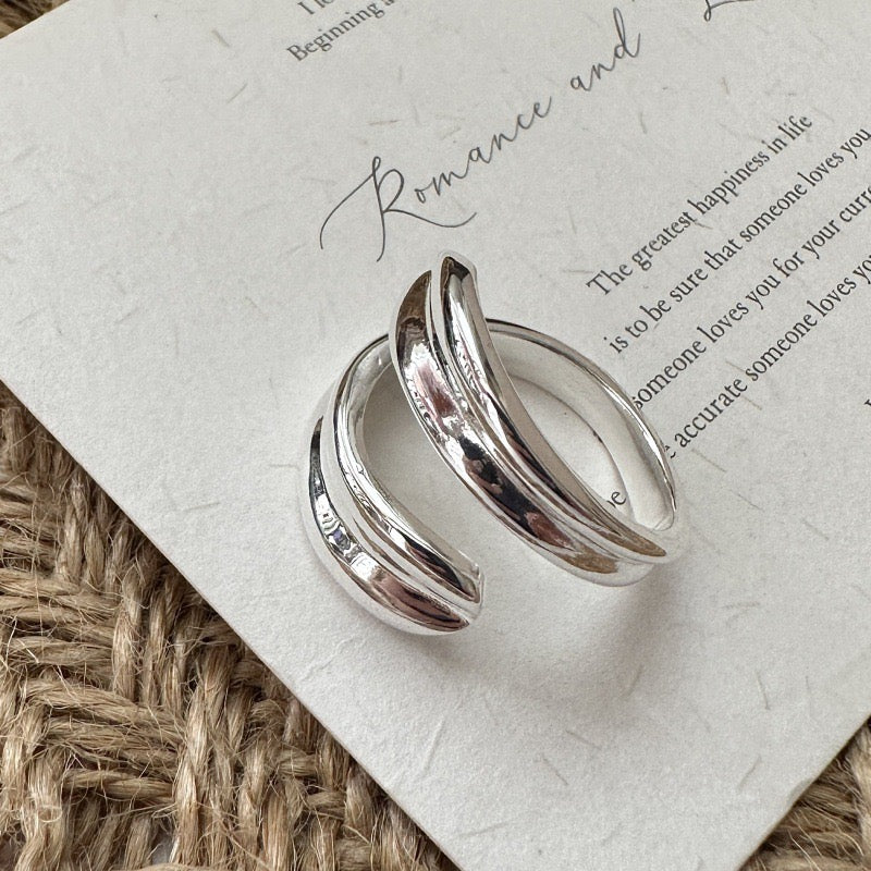 Sterling silver crossing ring