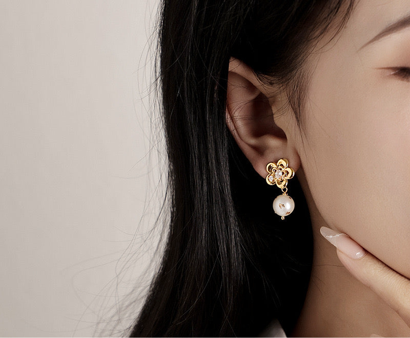 Flower freshwater pearls earrings