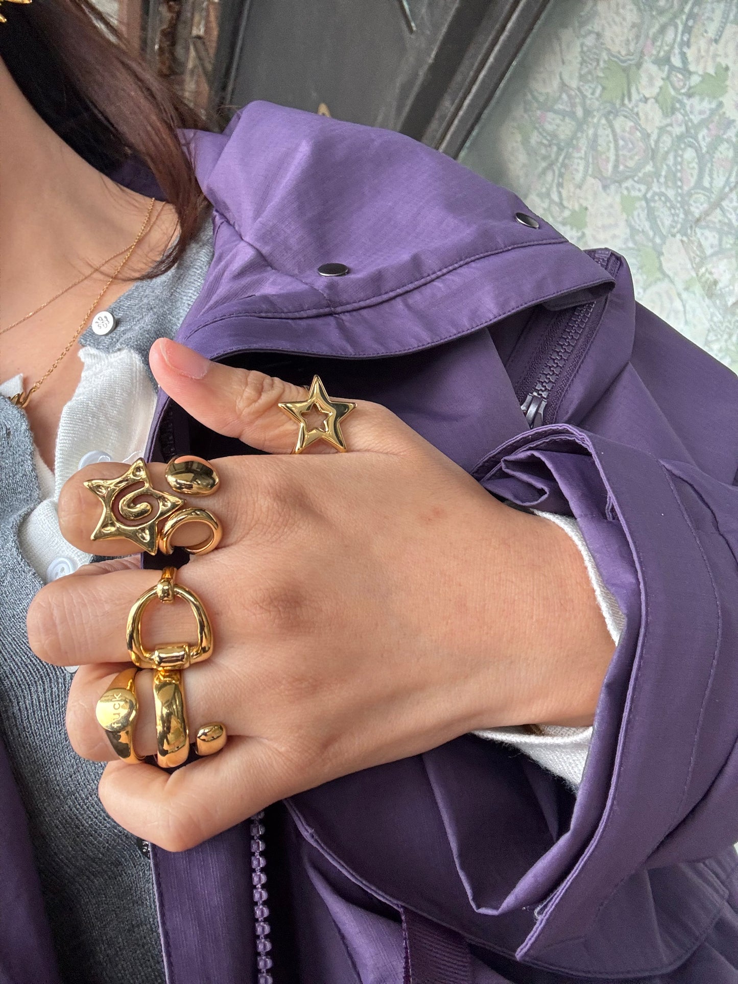 Button lock rings