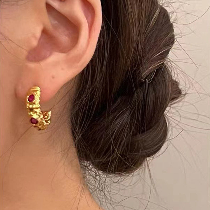 Danielle Classic lava studs