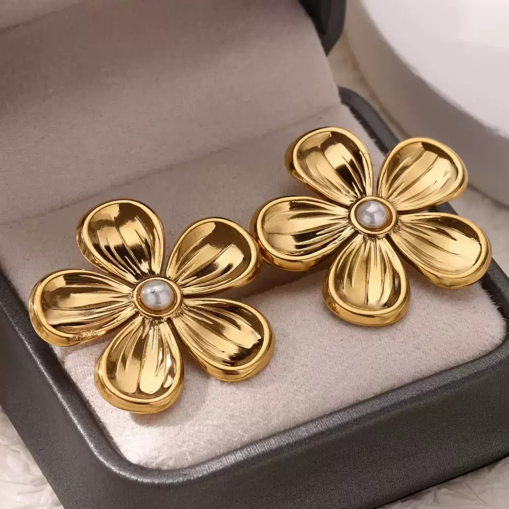 Pearly flower earrings