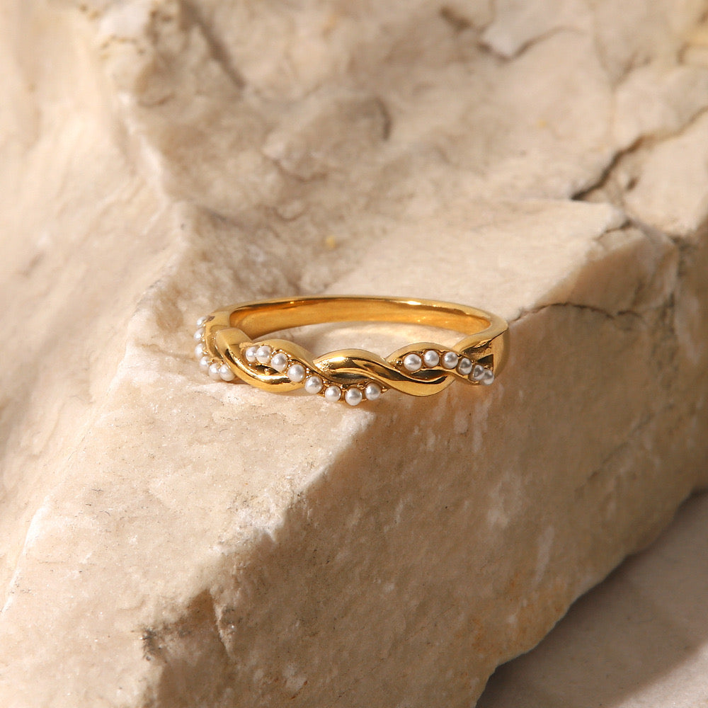 Zeta Tangled rock rings