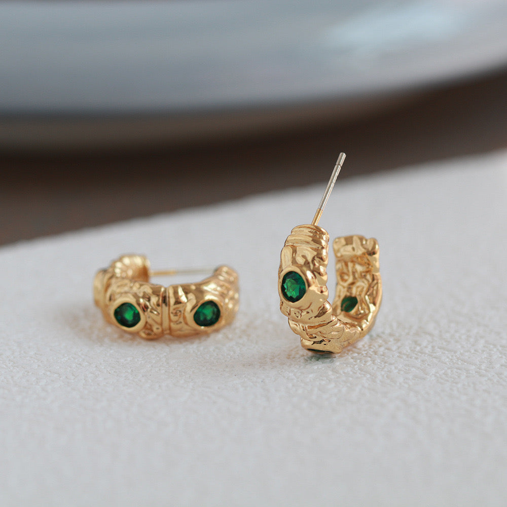 Danielle Classic lava studs