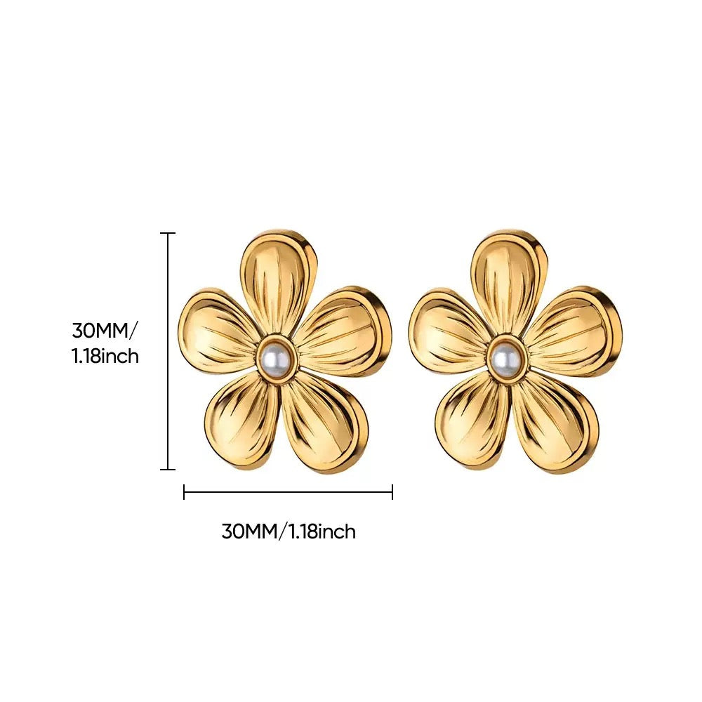 Pearly flower earrings