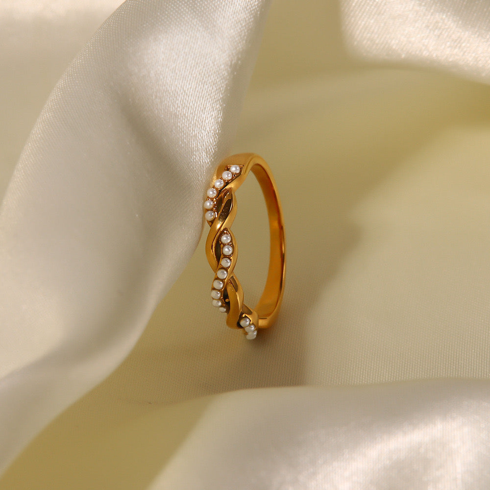 Zeta Tangled rock rings