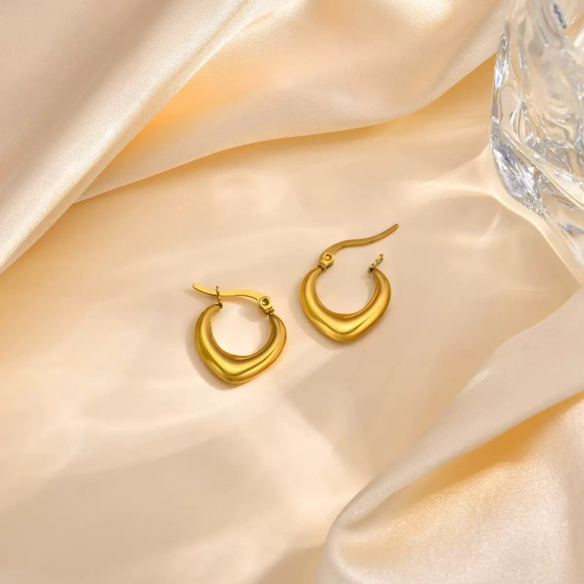 Dainty heart hoops