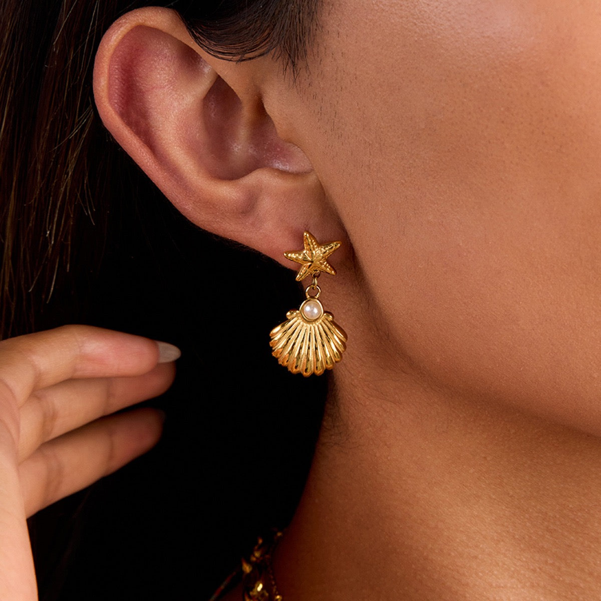 Star shell earrings