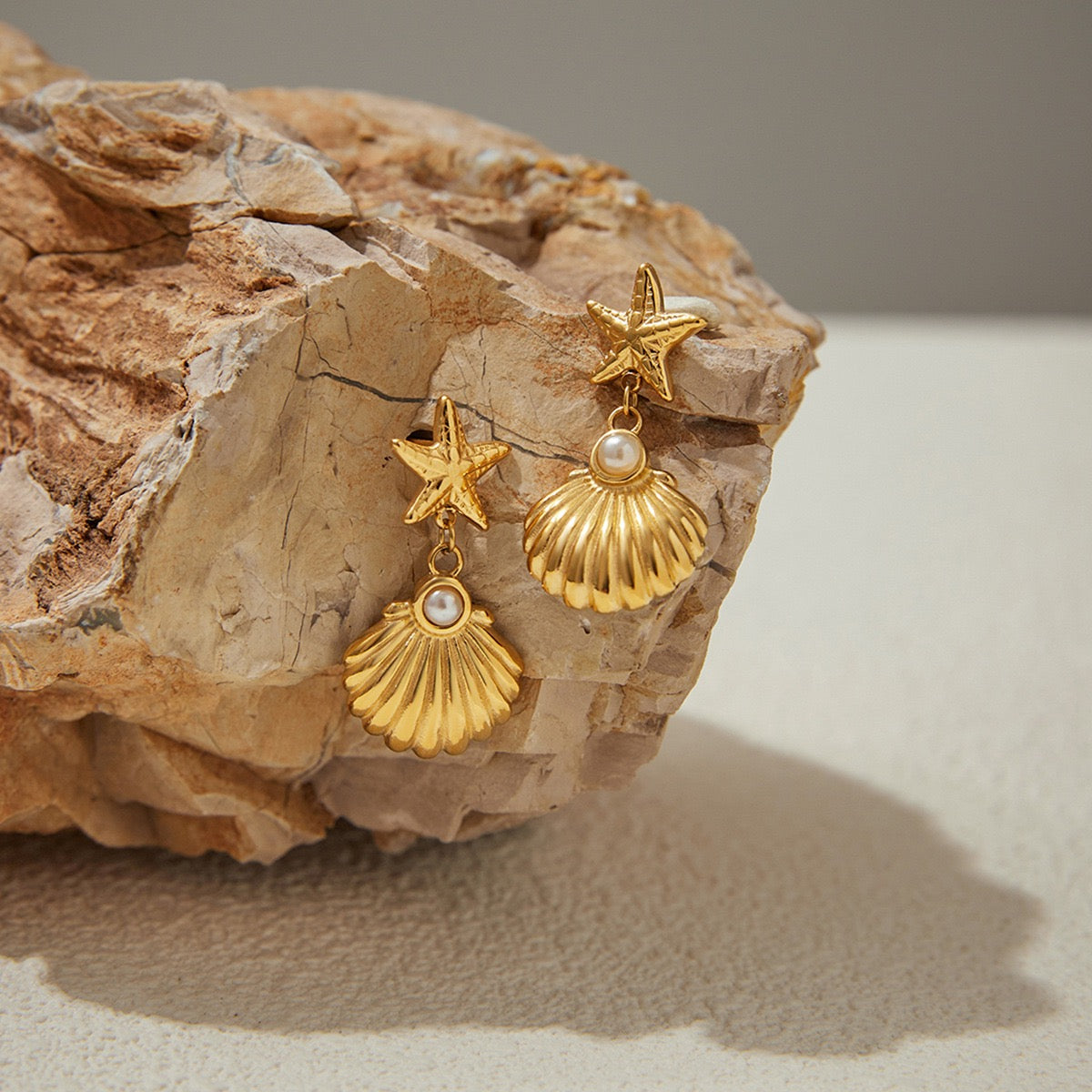 Star shell earrings