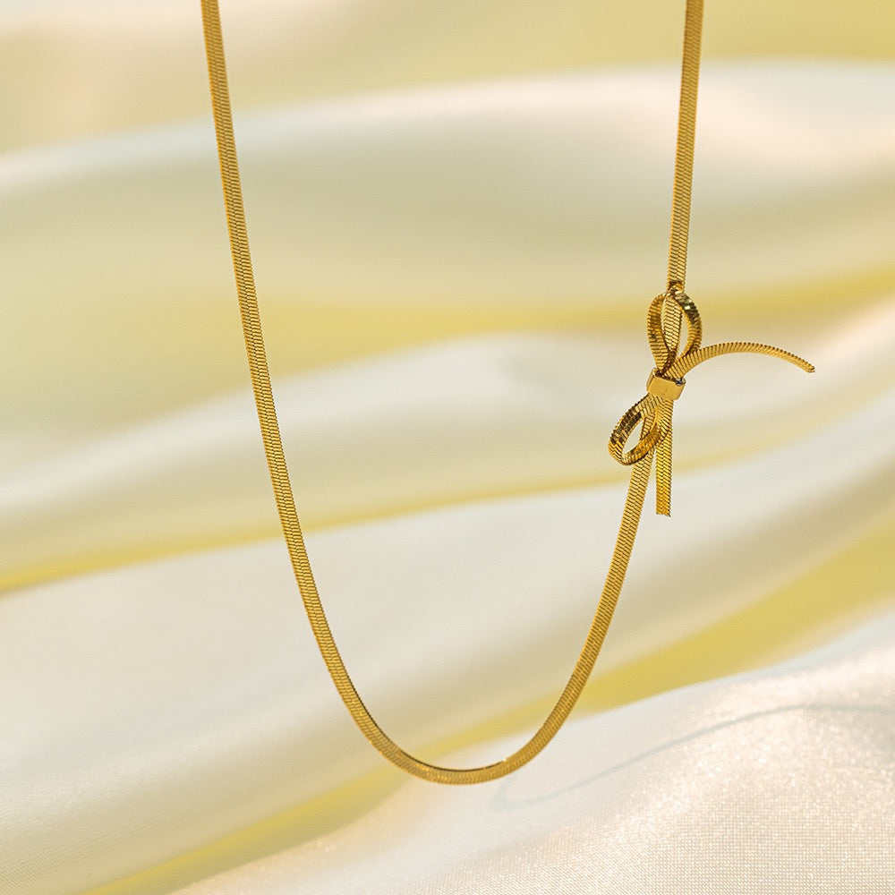Mini how snake chain necklace