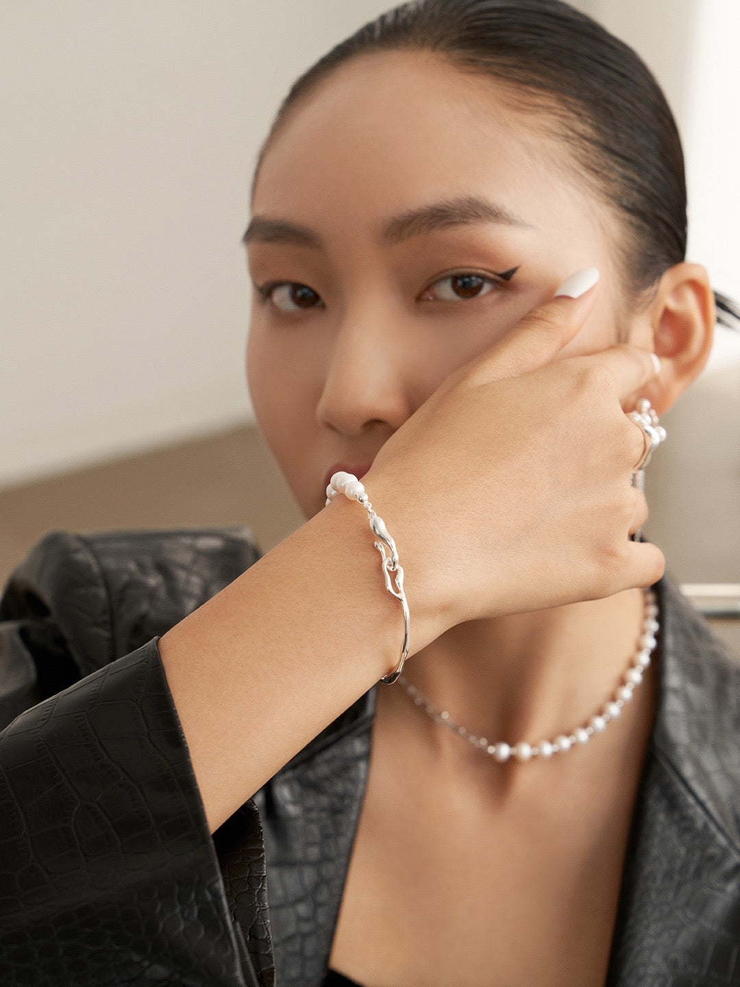 Vyla Bangle pearl bracelet