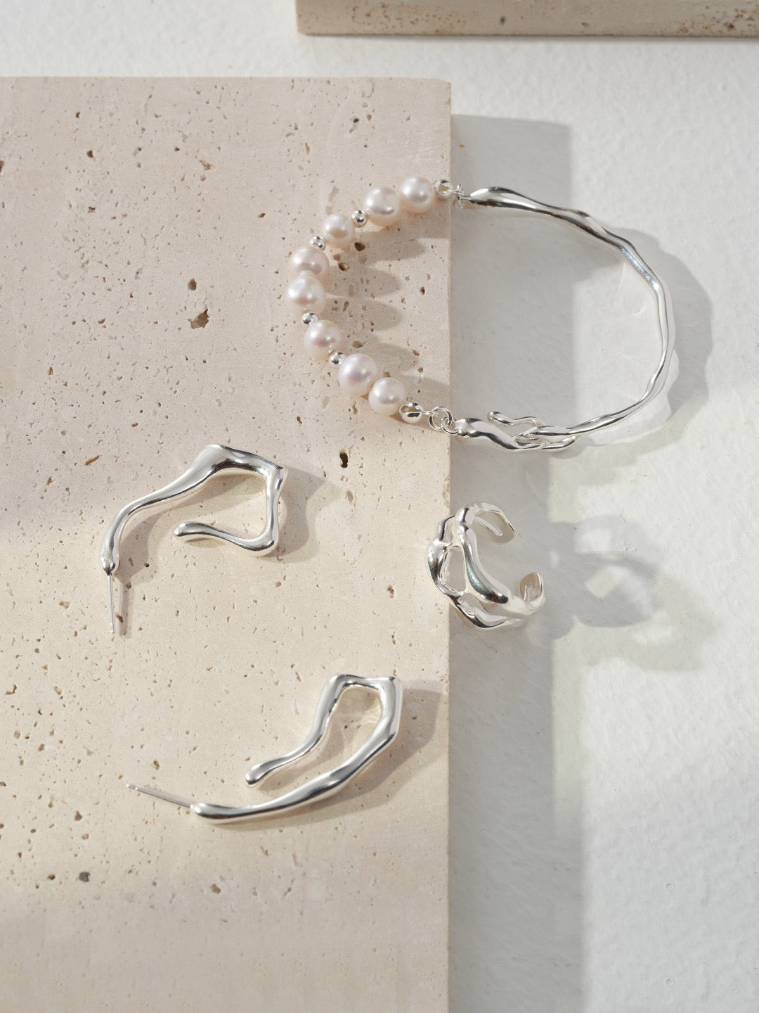 Vyla Bangle pearl bracelet