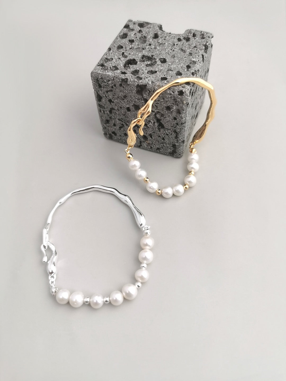 Vyla Bangle pearl bracelet