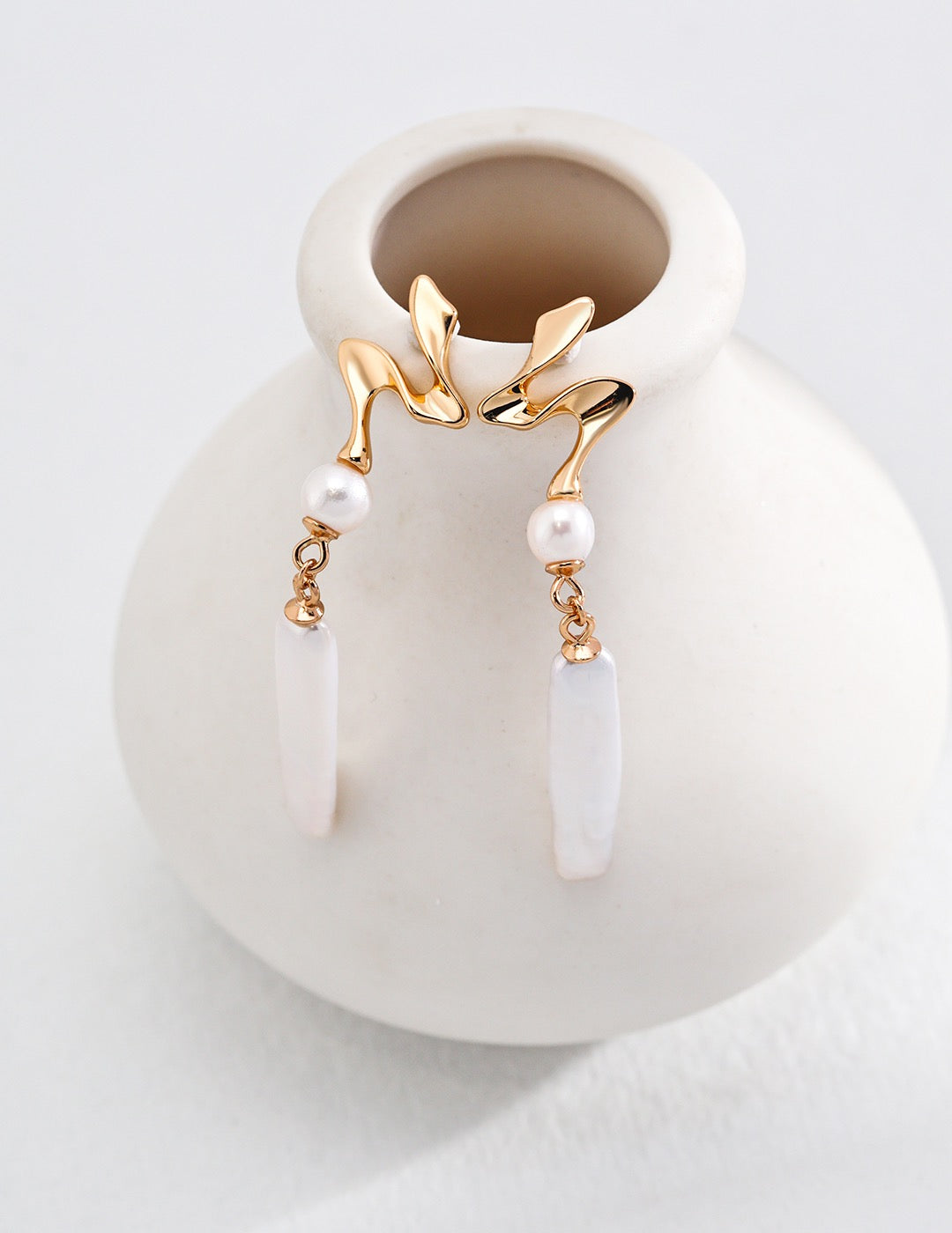 Wave pearl earrings