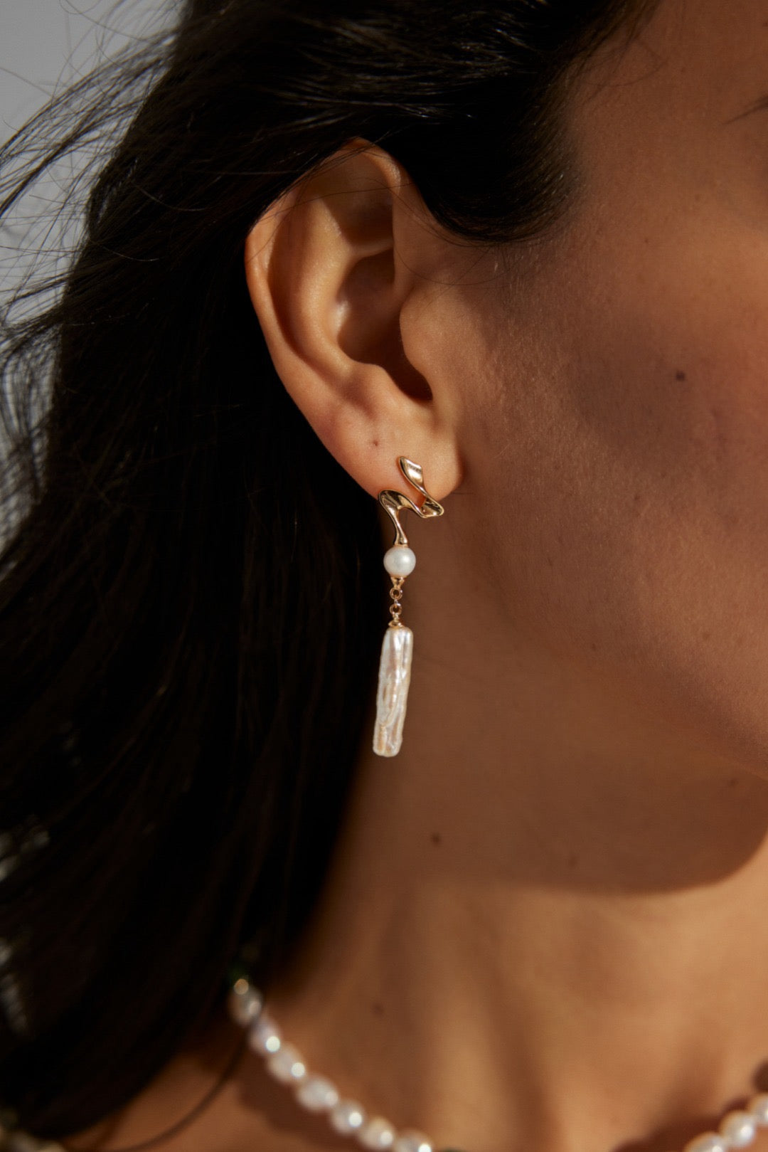 Wave pearl earrings