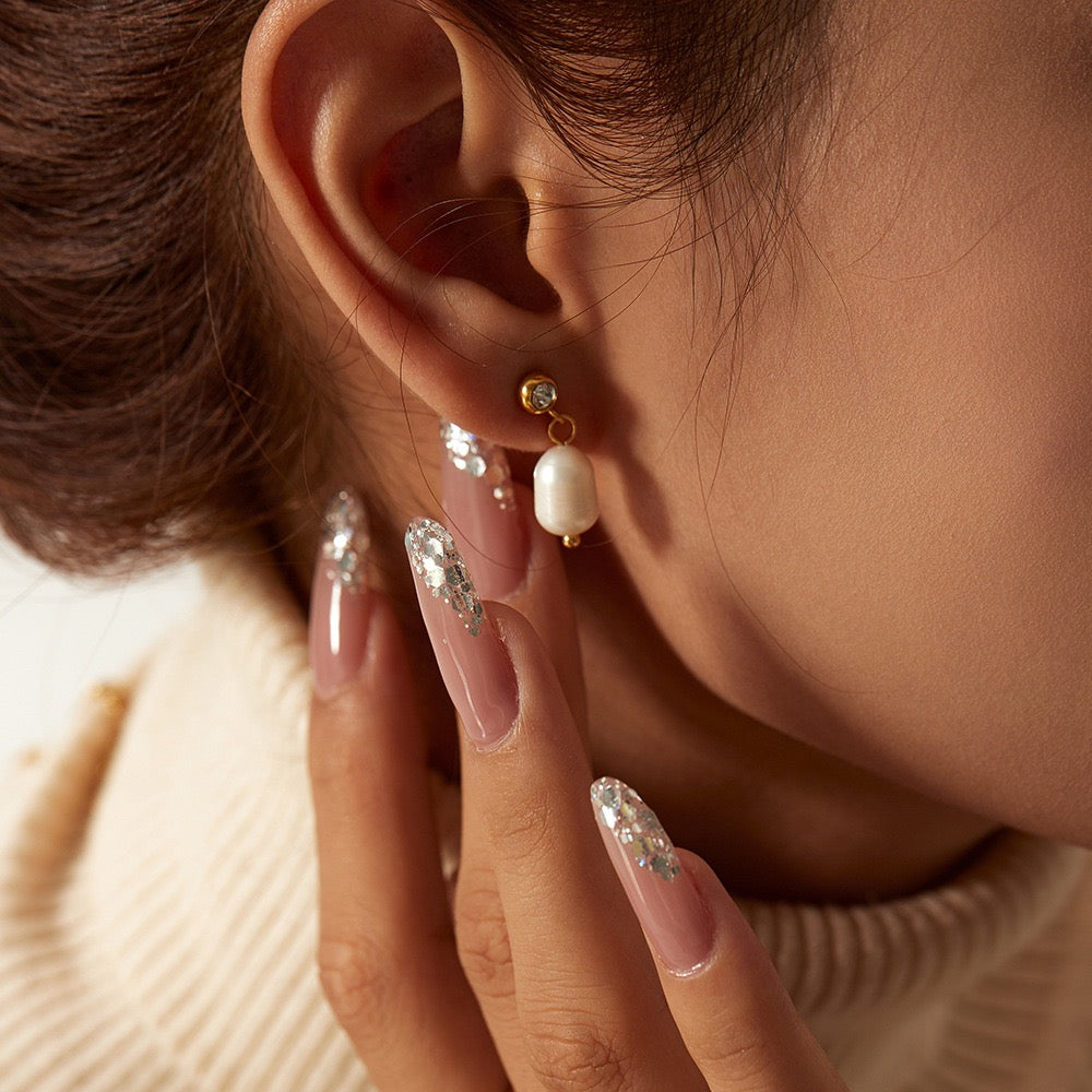 Pearl earrings collection