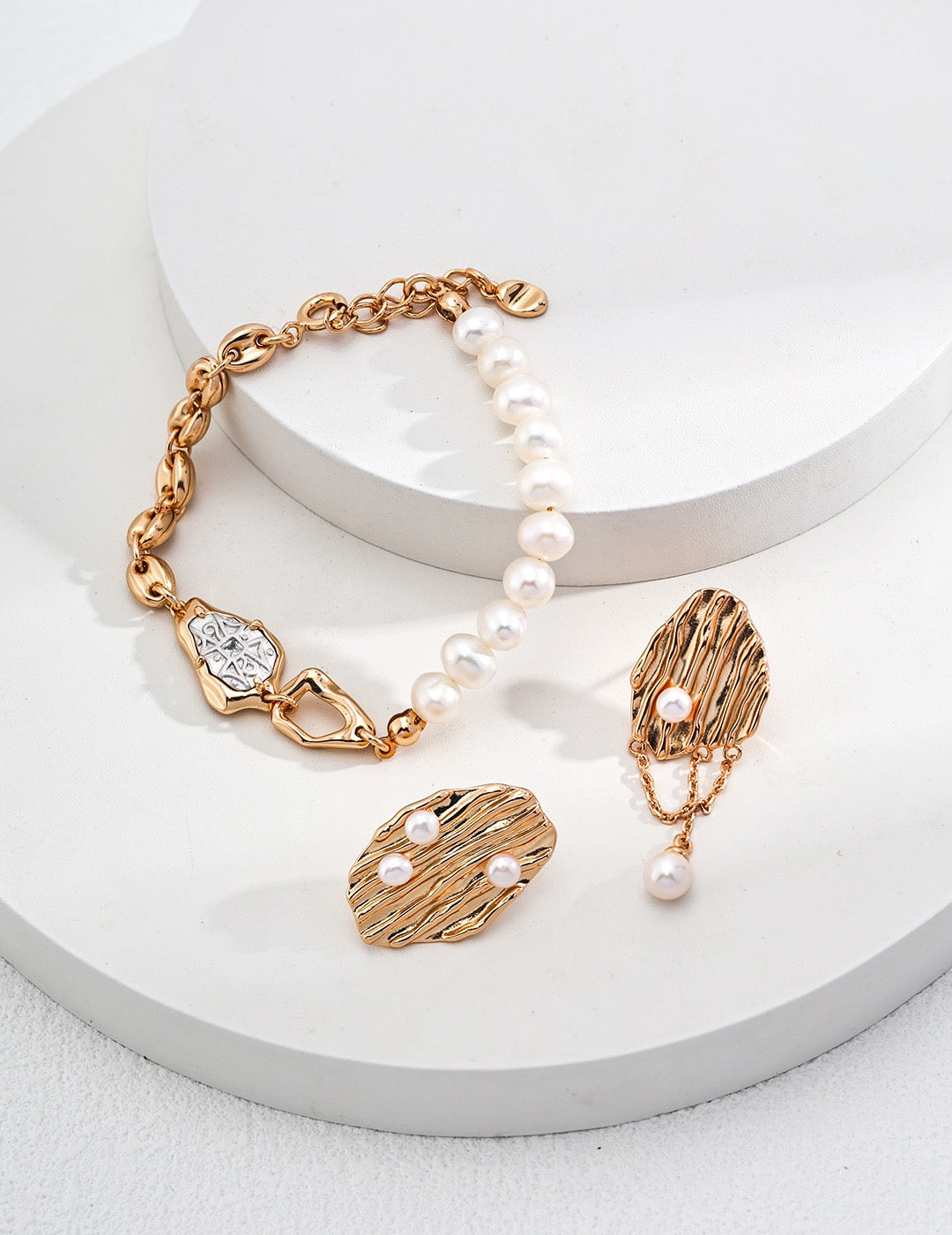 Marion Carved Pearl bracelet