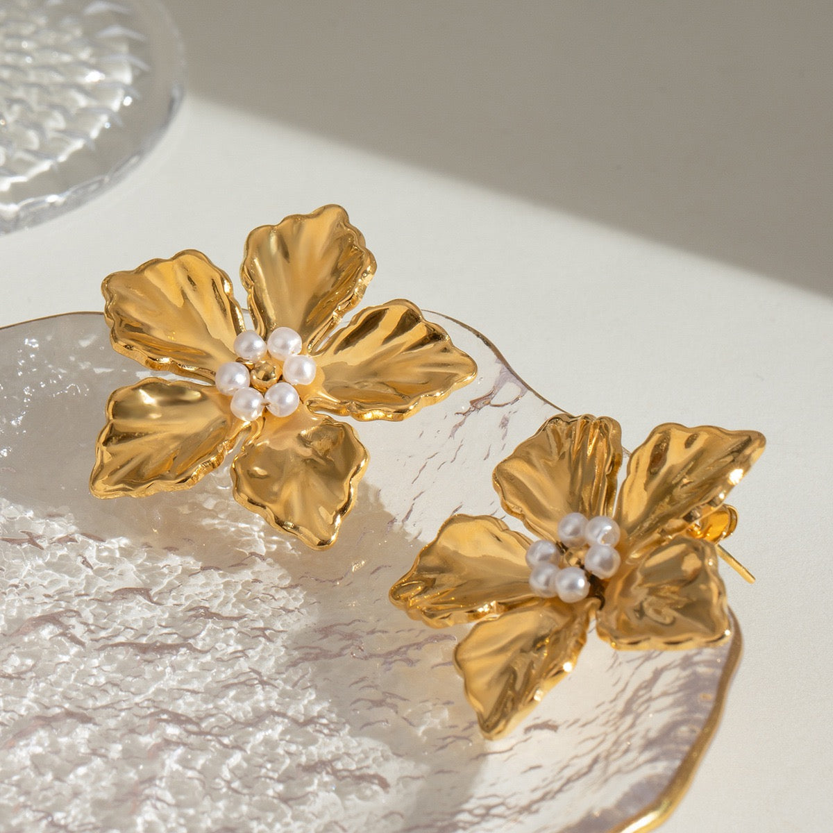 Pearly flower earrings