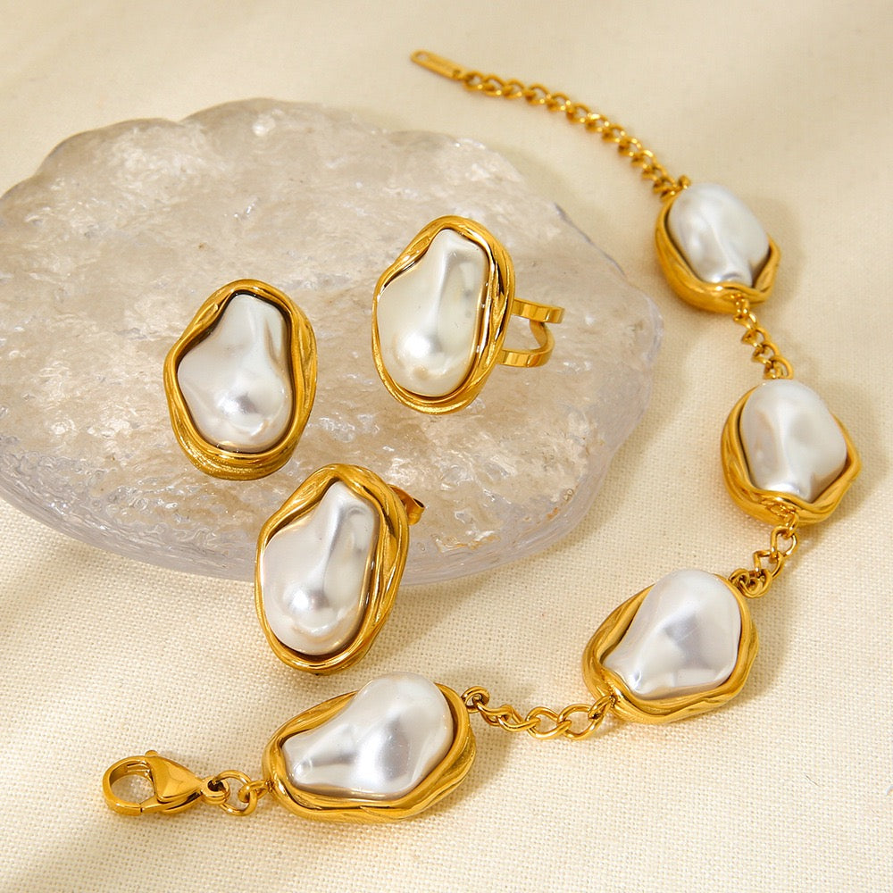 Statement pearly set