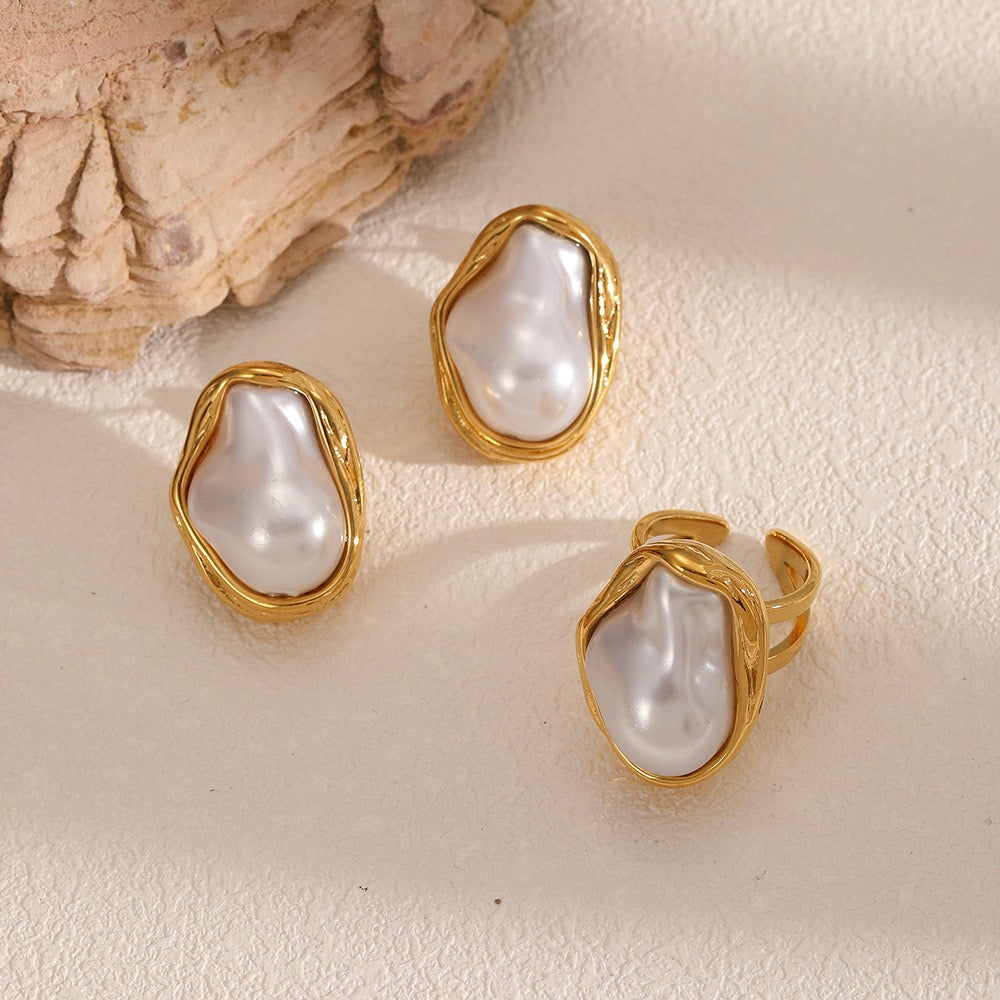 Statement pearly set