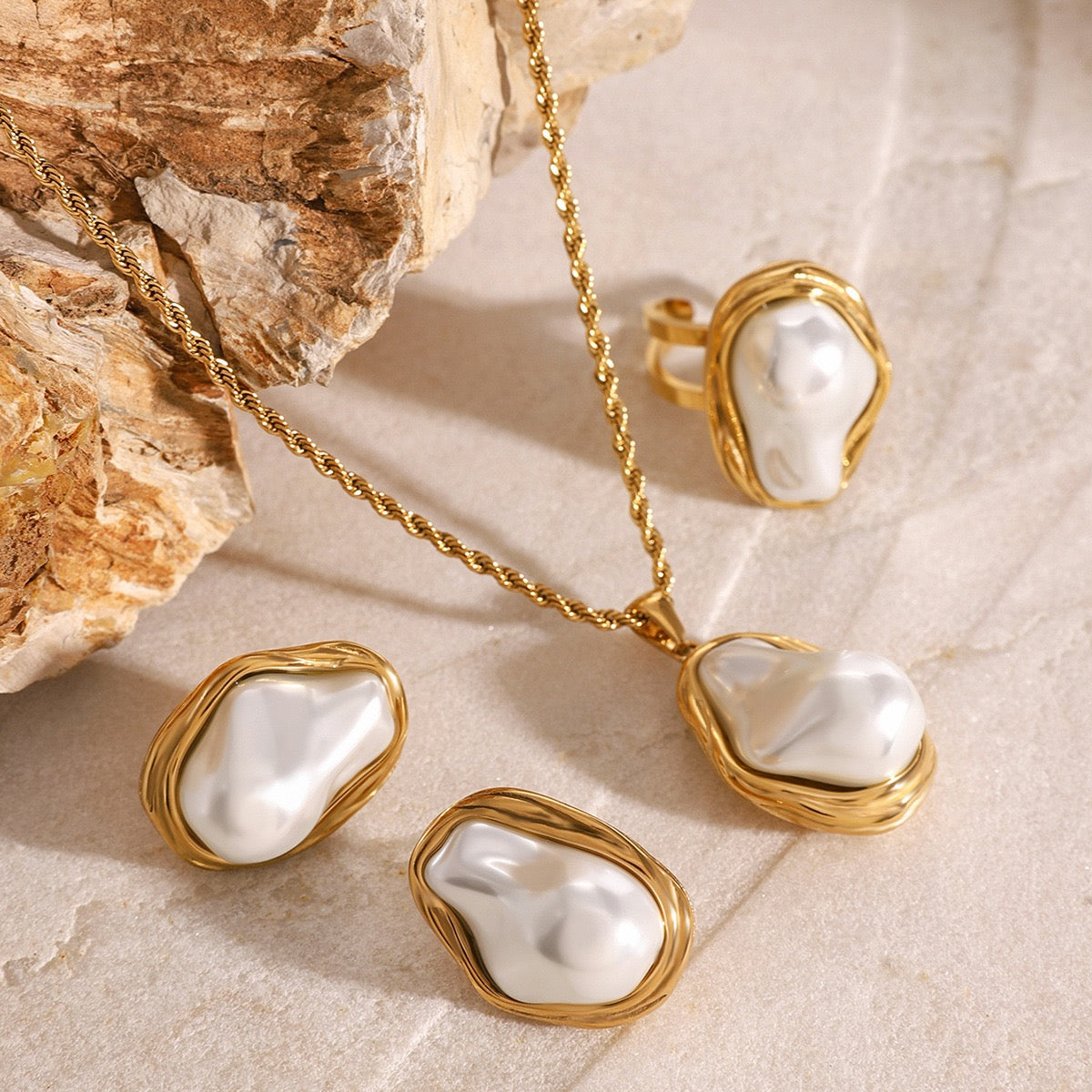 Statement pearly set