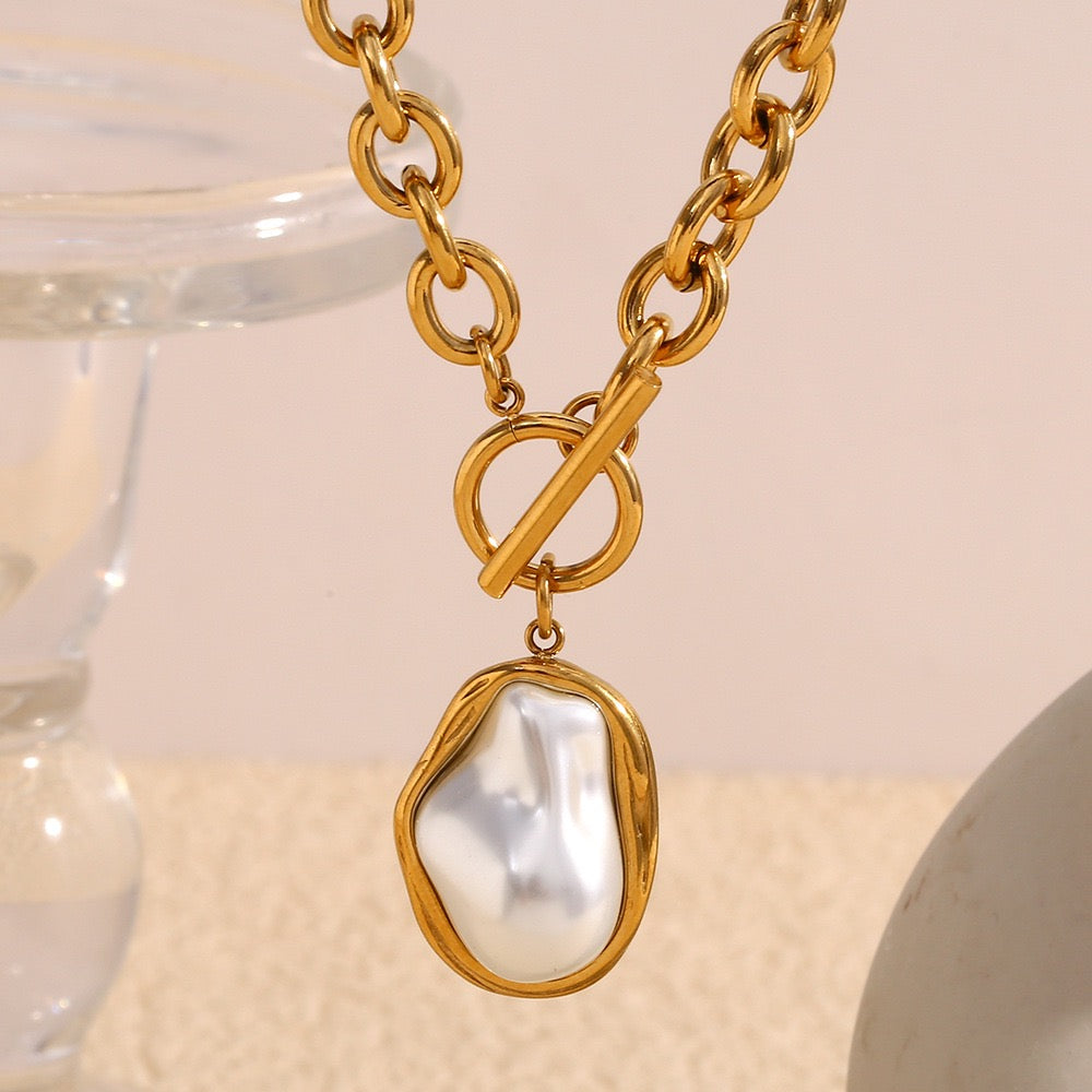 Statement pearly set