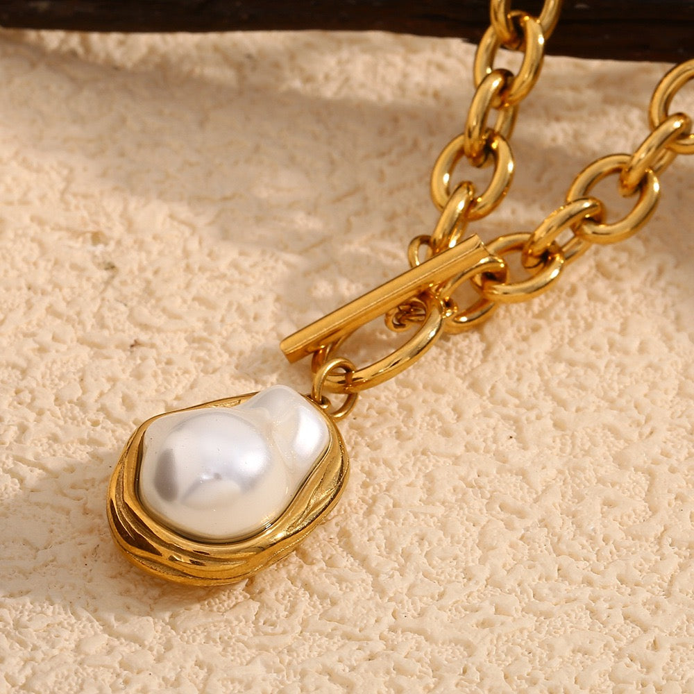 Statement pearly set