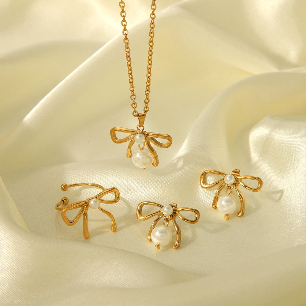 Pearly bow earrings
