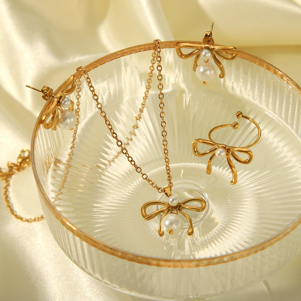 Pearly bow earrings