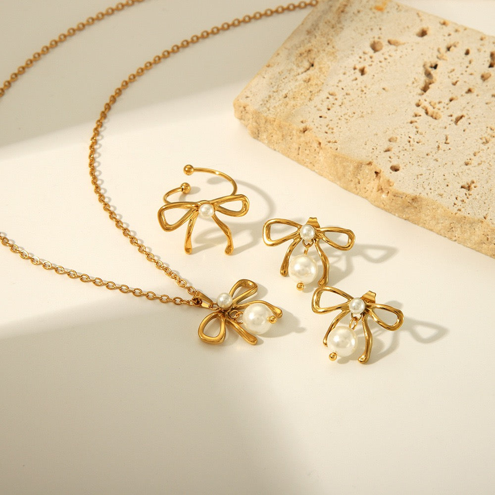 Pearly bow earrings