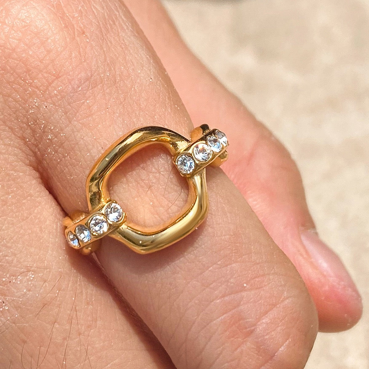 Loopy ring