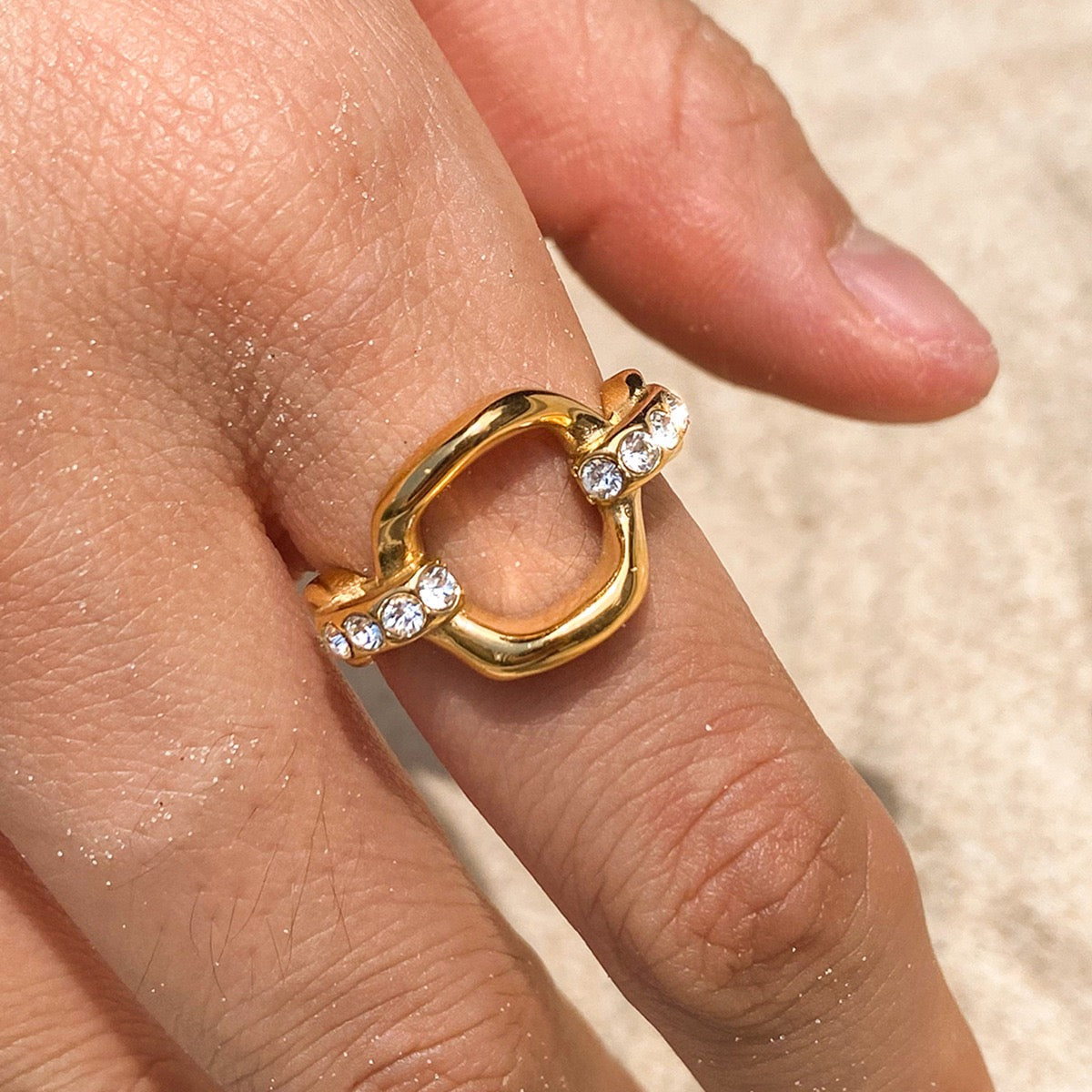 Loopy ring