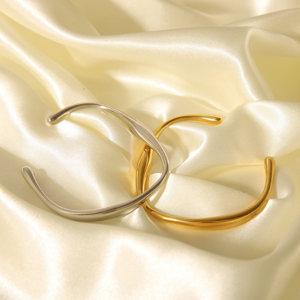 Mobius band bangle