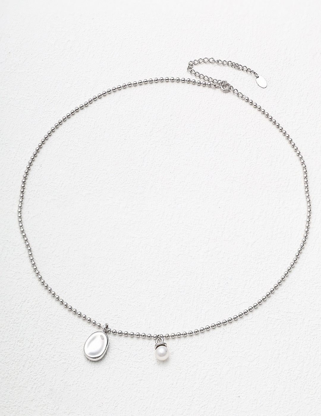 Junita Dainty pearl necklace