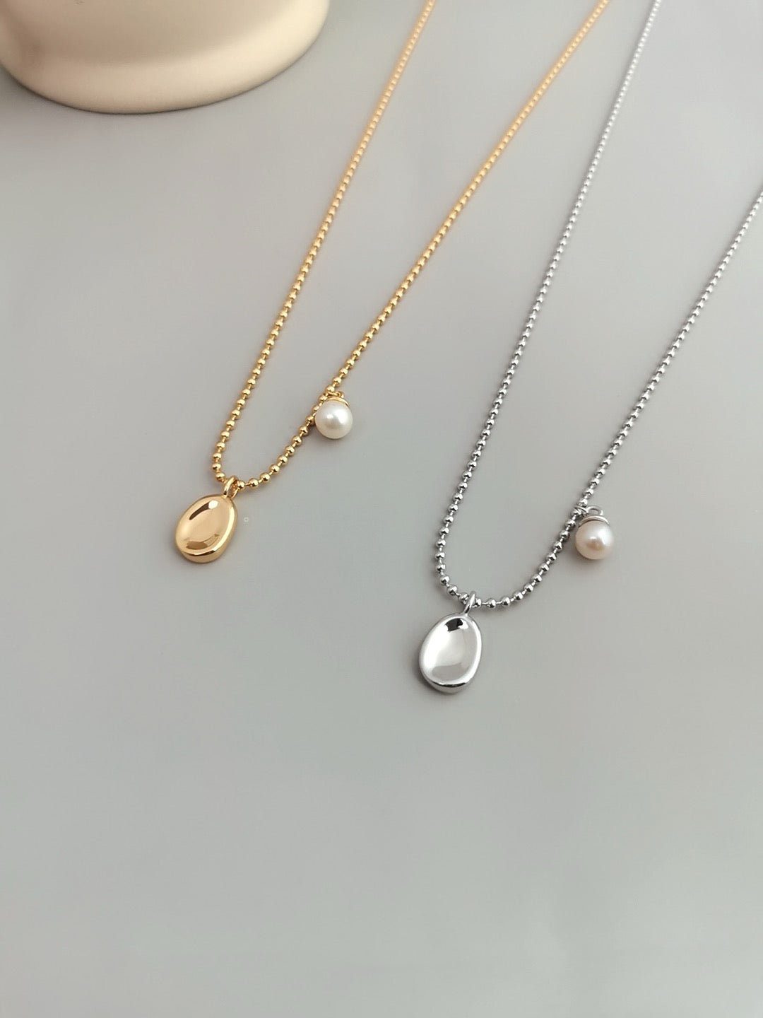 Junita Dainty pearl necklace