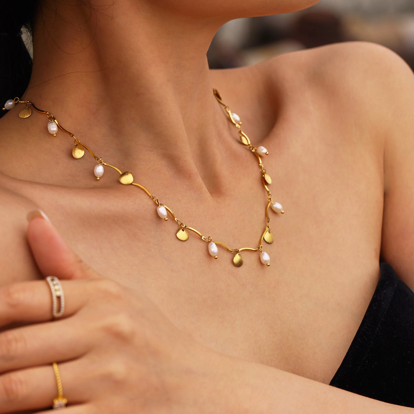 Pearl shell charm necklace
