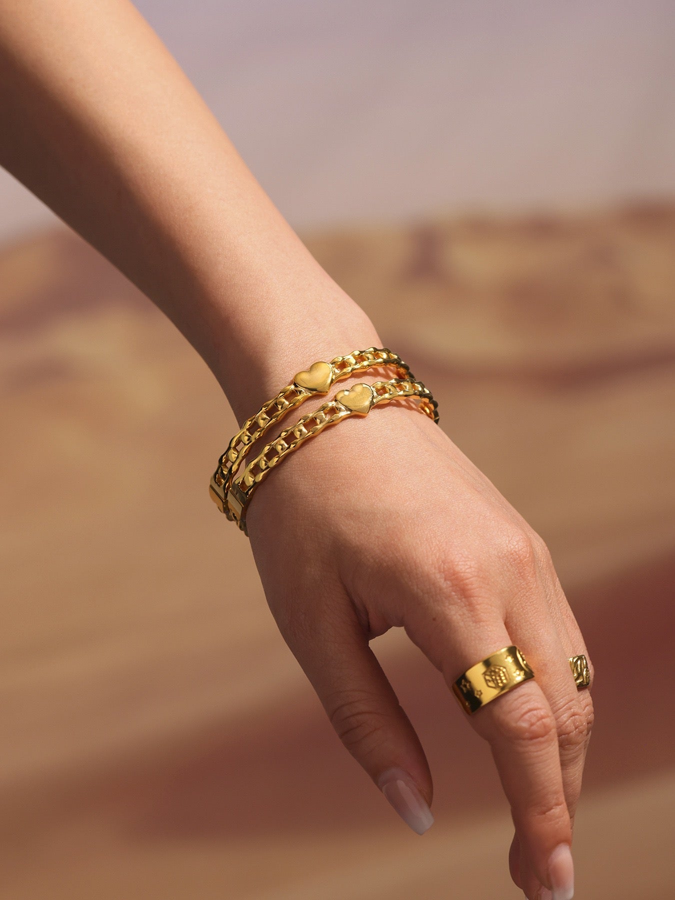 Chain heart bangle