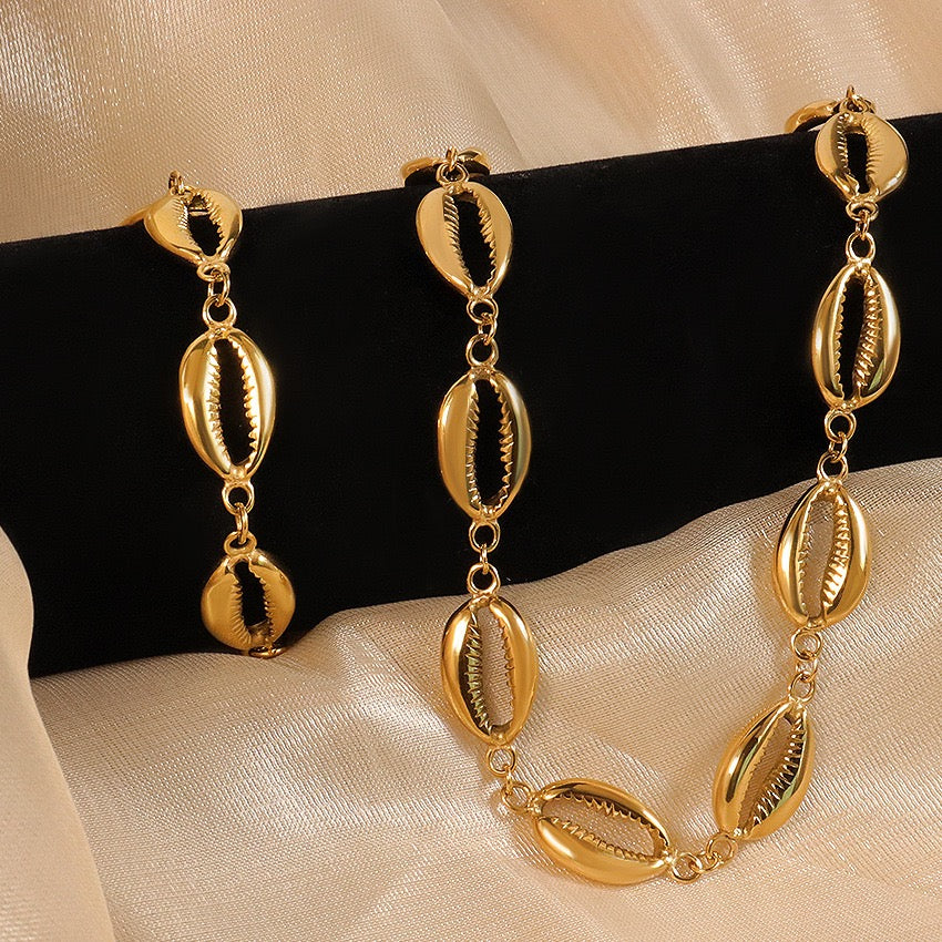 Big shell bracelet