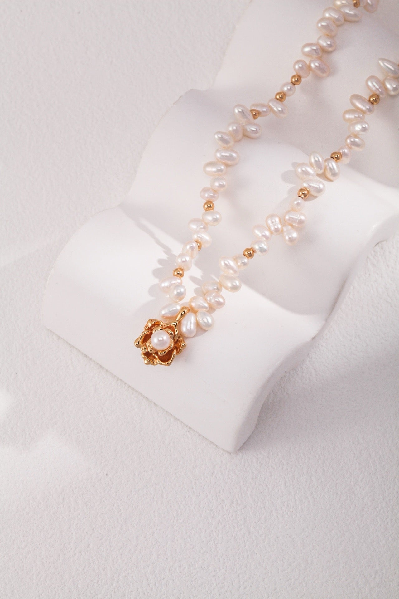 Camellia signature Pearl necklace