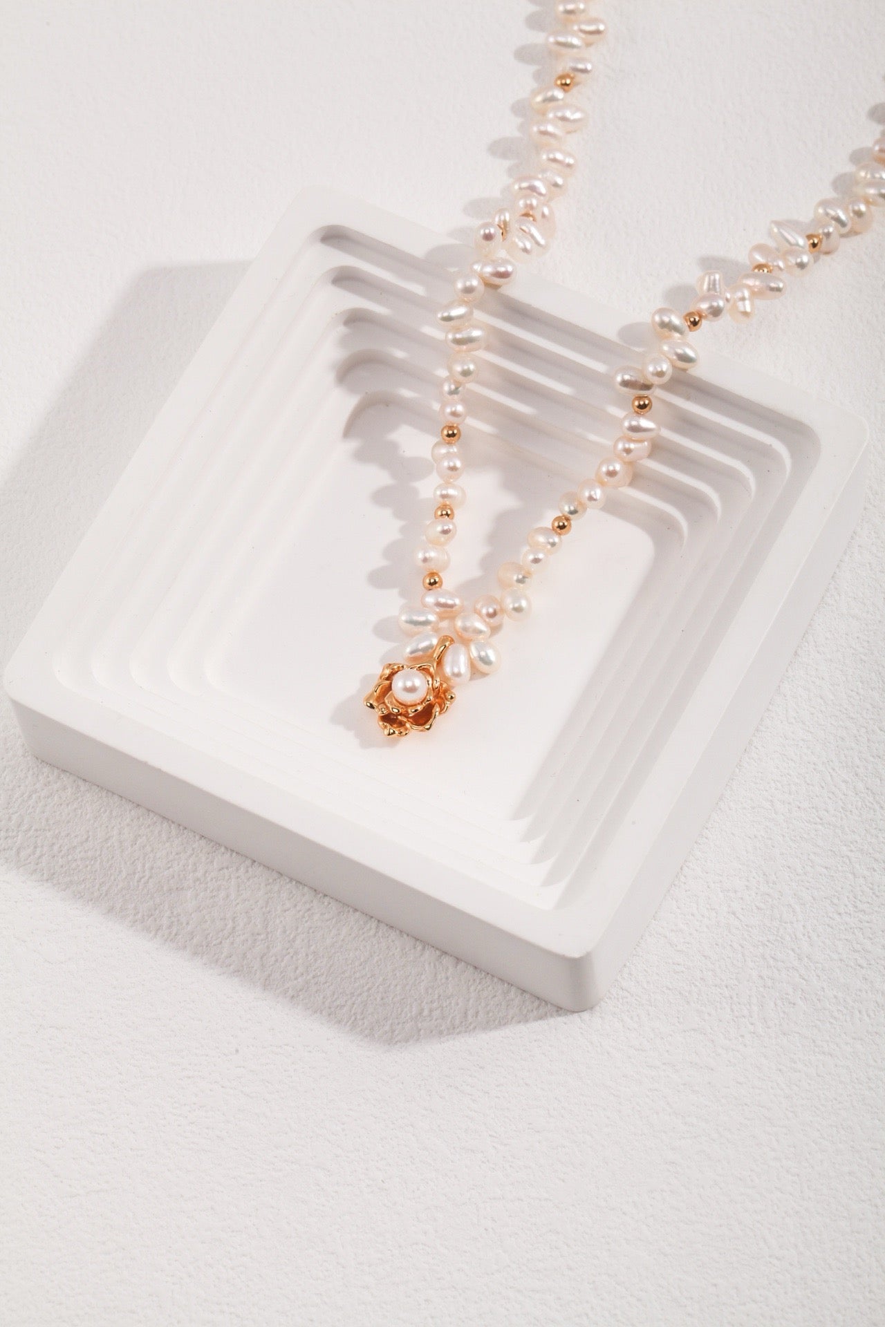 Camellia signature Pearl necklace