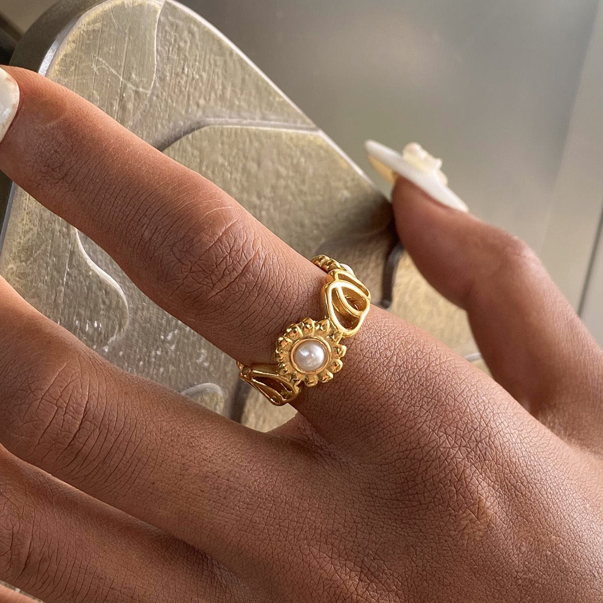 Emeret Pearly rings