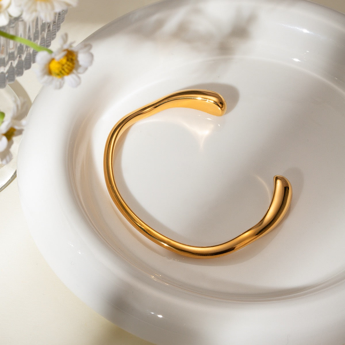 Oscar open bangle