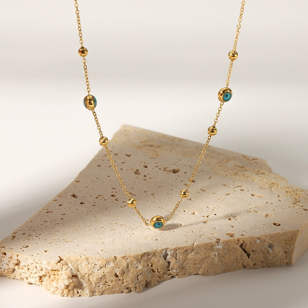Blue eyes necklace