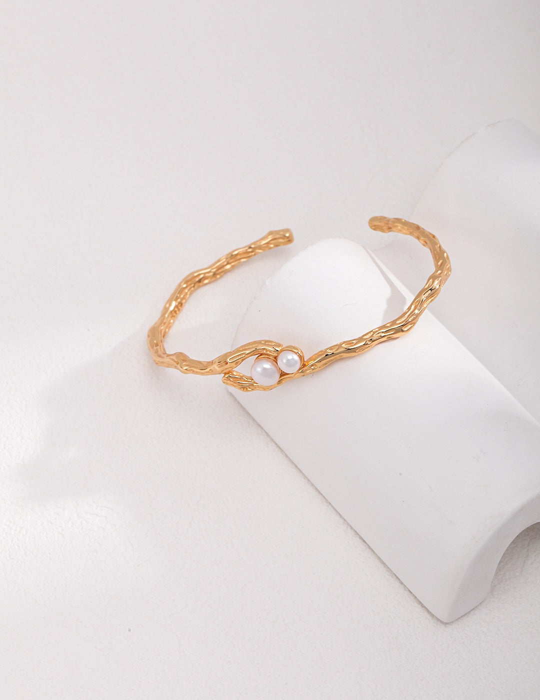 Classic pearl bangle