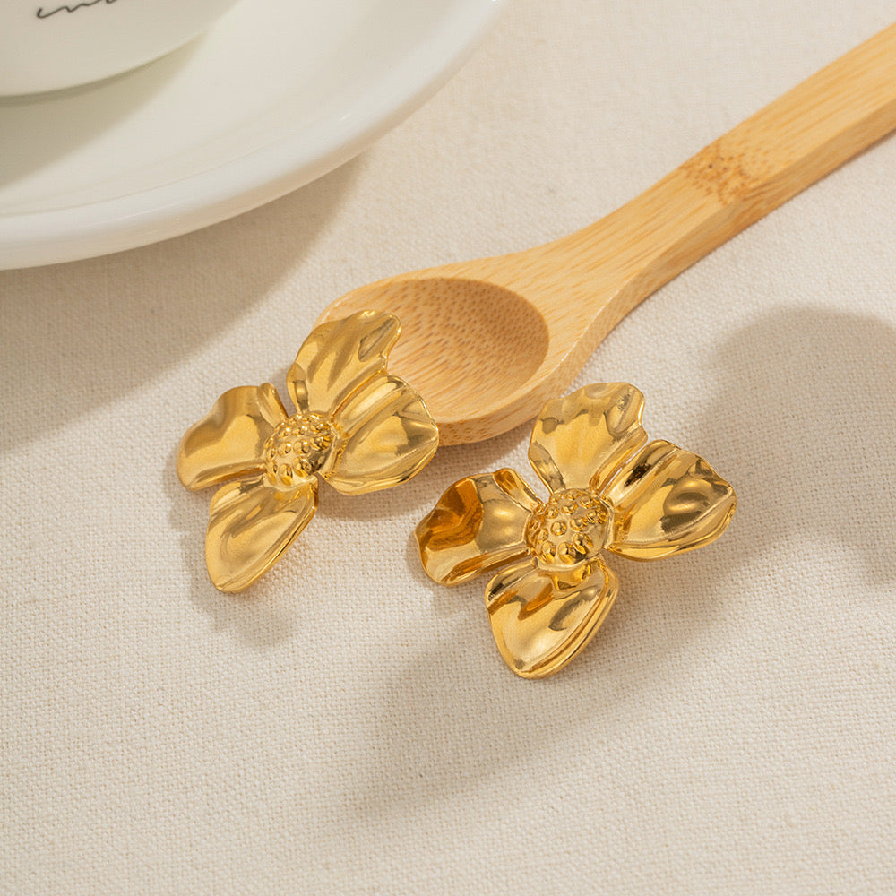Nicoson Clover flower earrings