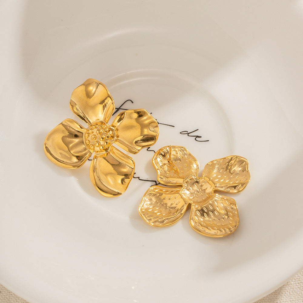 Nicoson Clover flower earrings