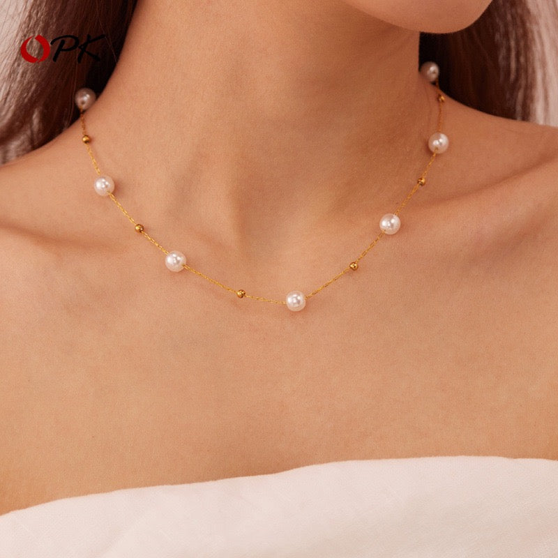 Queena beady necklace