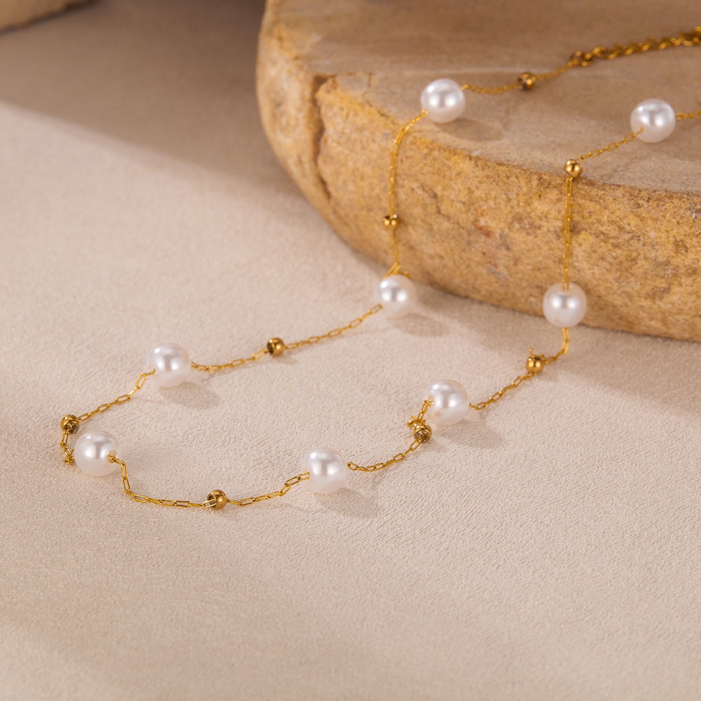 Queena beady necklace